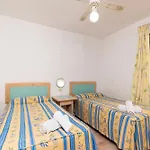 Wonderful 2 Bedroom Communal Heated Pool Apartman