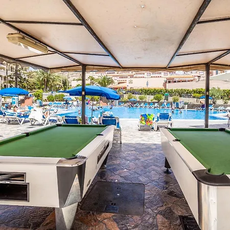Wonderful 2 Bedroom Communal Heated Pool