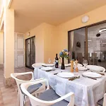 Wonderful 2 Bedroom Communal Heated Pool *