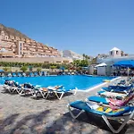 Wonderful 2 Bedroom Communal Heated Pool *