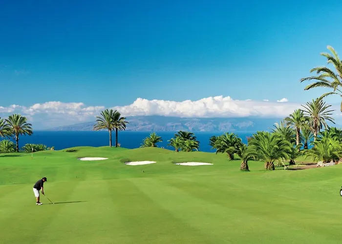 Wonderful 2 Bedroom Communal Heated Pool