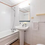 Wonderful 2 Bedroom Communal Heated Pool Appartement