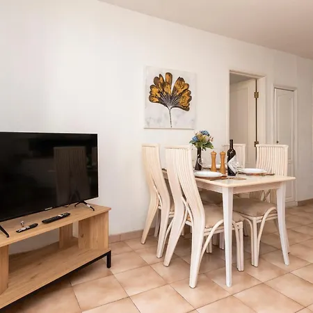 Wonderful 2 Bedroom Communal Heated Pool