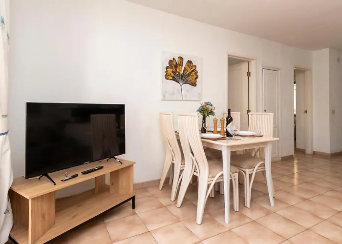 Wonderful 2 Bedroom Communal Heated Pool