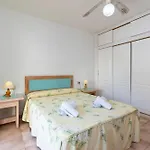 Lägenhet Wonderful 2 Bedroom Communal Heated Pool *