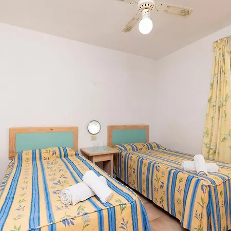 Wonderful 2 Bedroom Communal Heated Pool Appartement